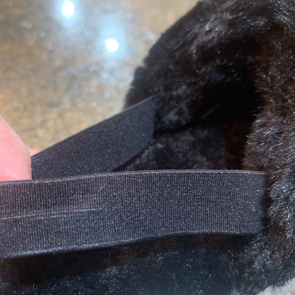 Puma Toddler 6C fuzzy slippers with strap. - Picture 3 of 3